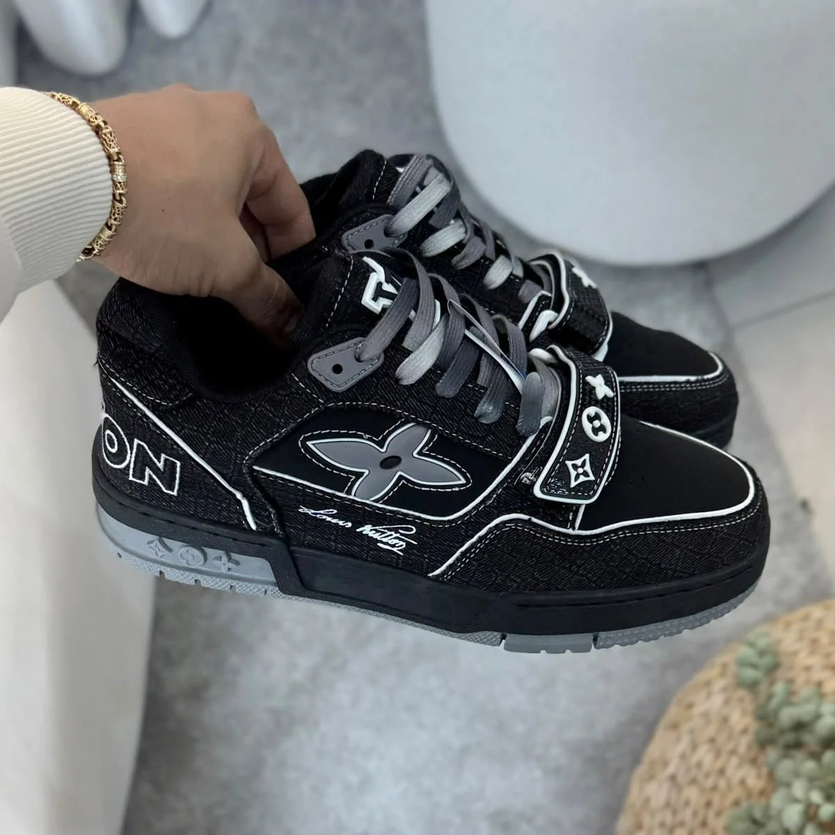 Louis Vuitton LV Trainer Azul Cielo Blanco – Tenis Hombre JH Sport Colombia