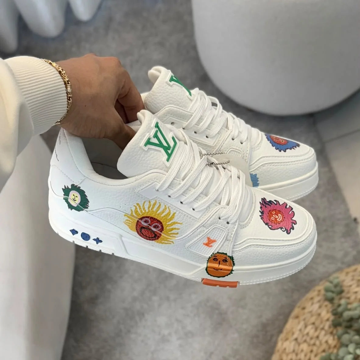 Louis Vuitton LV Trainer Blanco Ilustrado – Tenis Hombre JH Sport Colombia