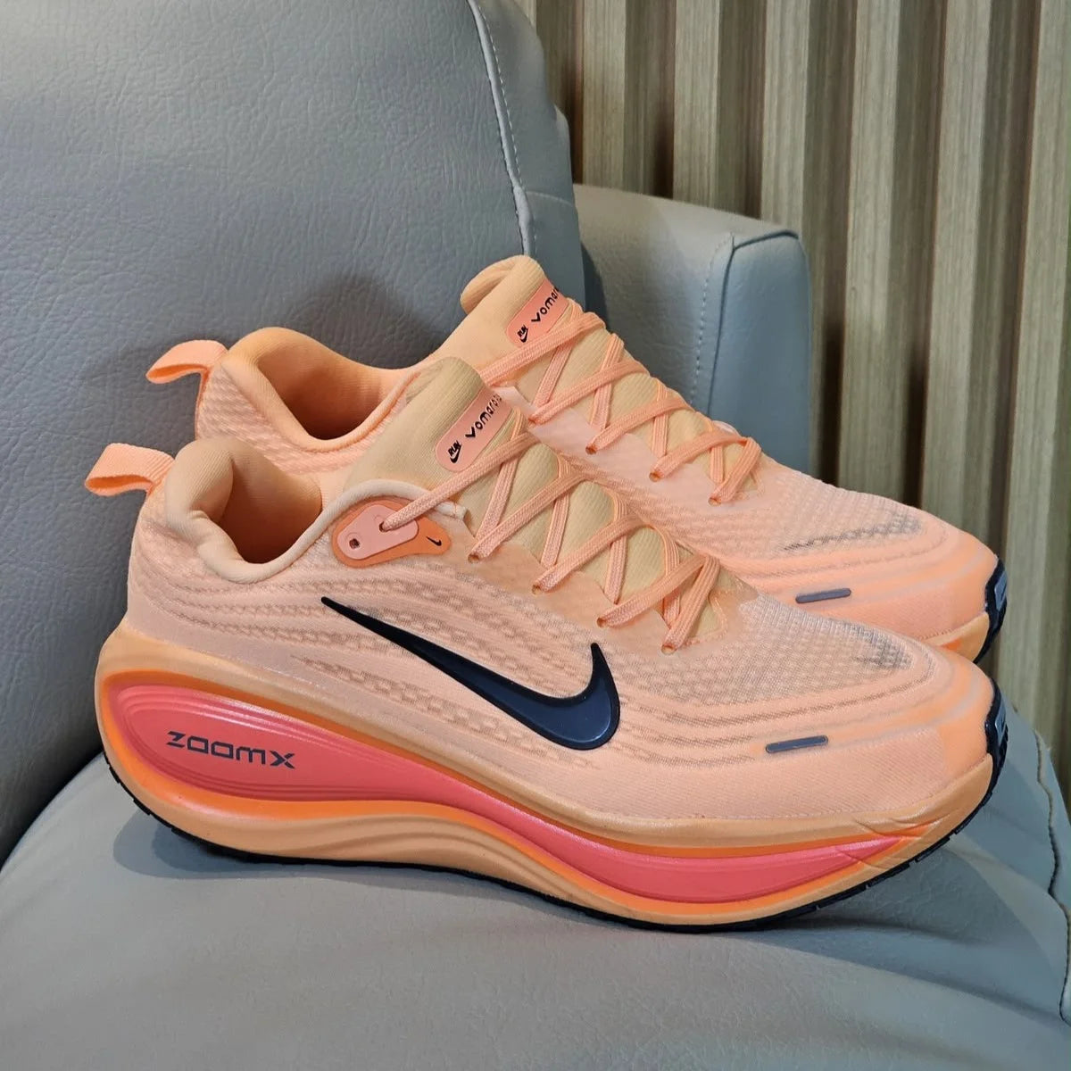 Nike ZoomX Vomero 18 Salmón – Tenis Hombre