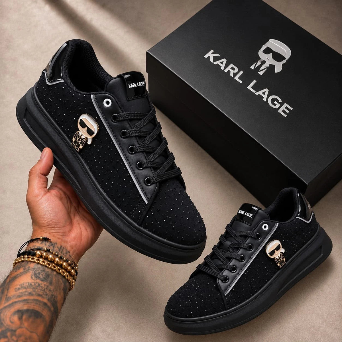 Karl Lagerfeld Kapri Ikonik Glitter Hombre Negro Pin Dorado Silueta Karl – Tenis Premium Colombia JH Sport