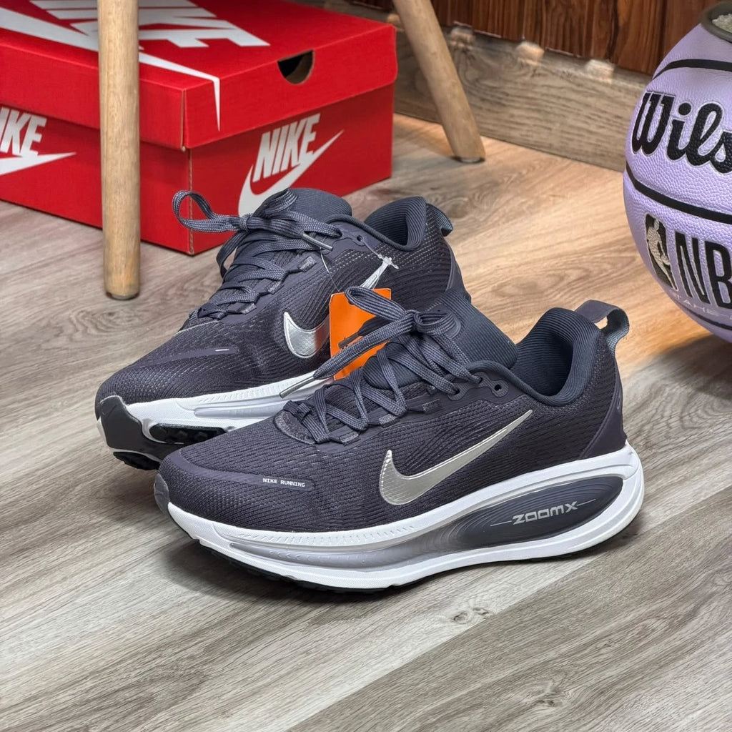 Nike Vomero 18 – Tenis Hombre
