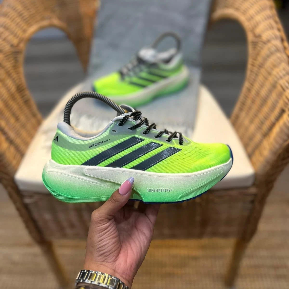 Adidas Supernova Rise 3 Hombre Blanco Negro Beige Dreamstrike+ – Tenis Running Colombia JH Sport