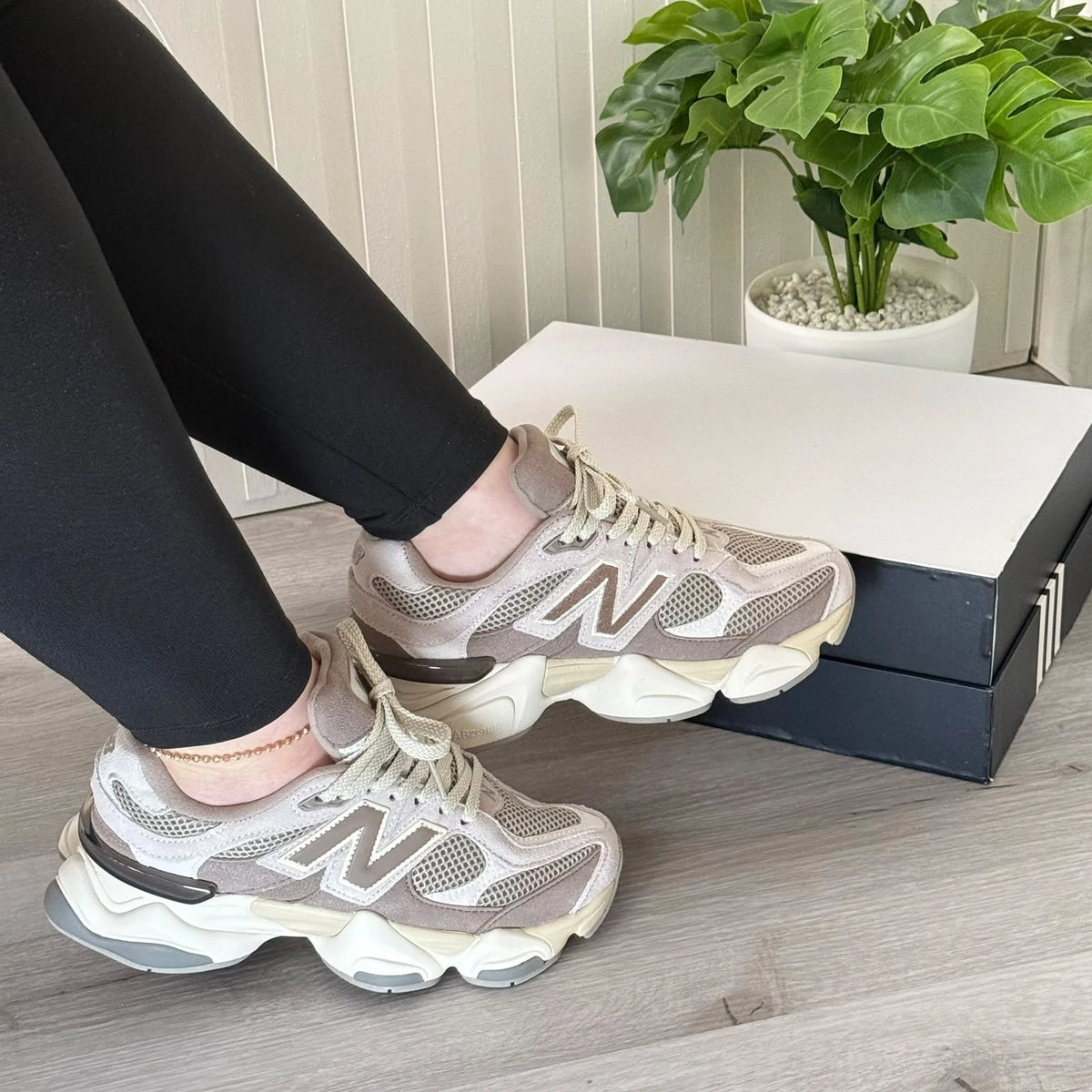 New Balance 9060 Mujer Crema Hueso N Negro Dad Shoe Chunky Retro – JH Sport Colombia