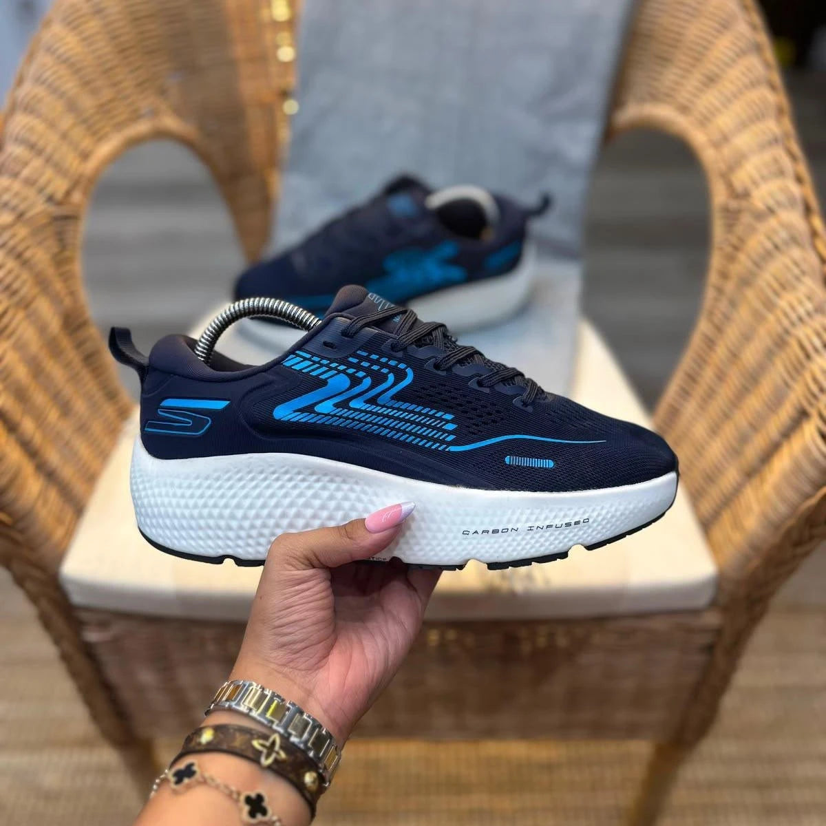 Skechers Go Run Max Road 6 Hombre Blanco Negro Carbon Infused – Tenis Running Colombia JH Sport